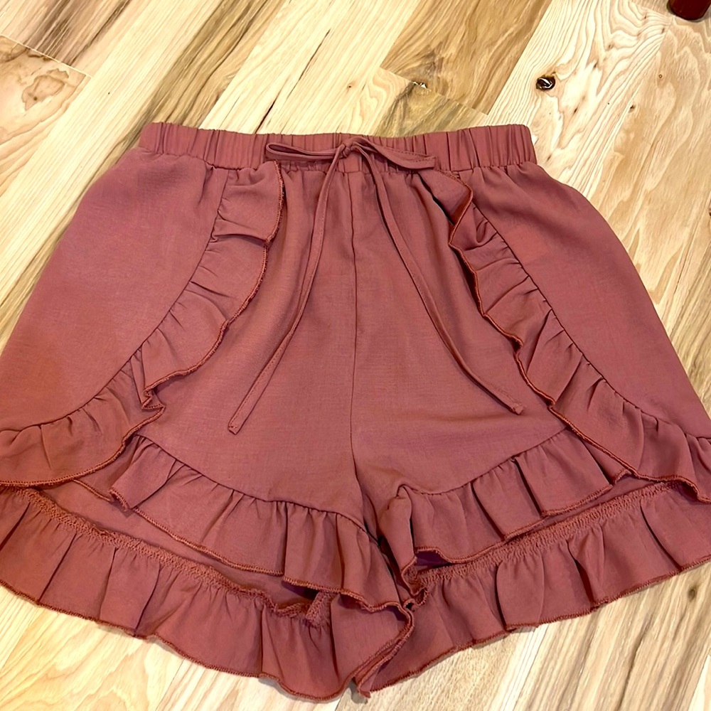 Shein X-Small butterfly ruffle shorts. Rose colored. Super cute
